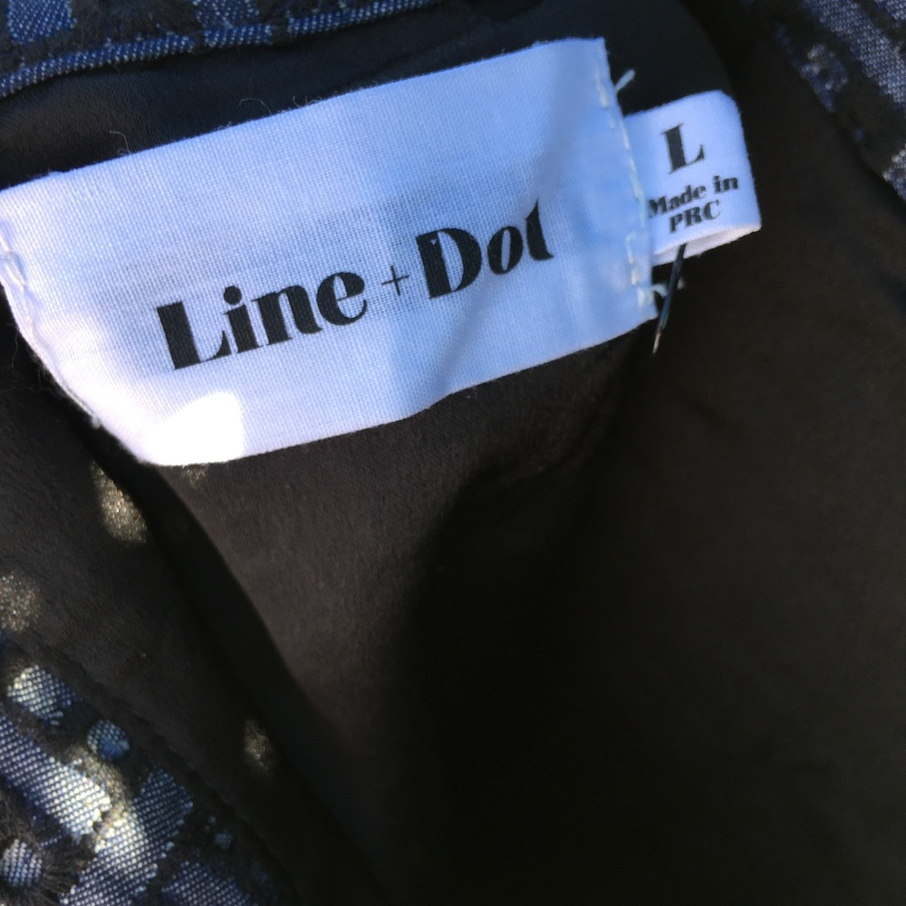 Line & Dot Promenade Short - Picture 5 of 7